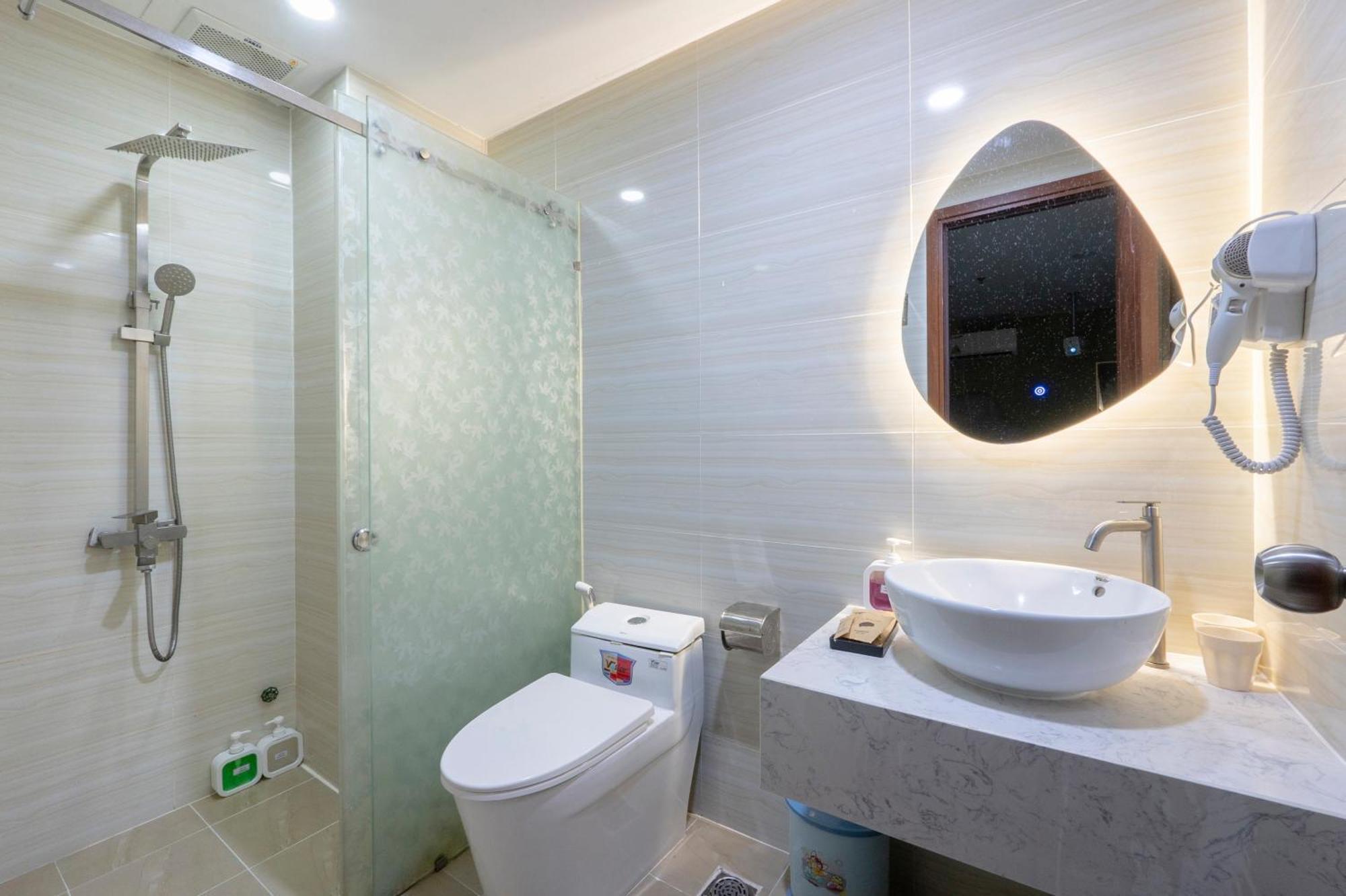 Amila Nguyen Hue Hotel By Sazi Хошимин Экстерьер фото